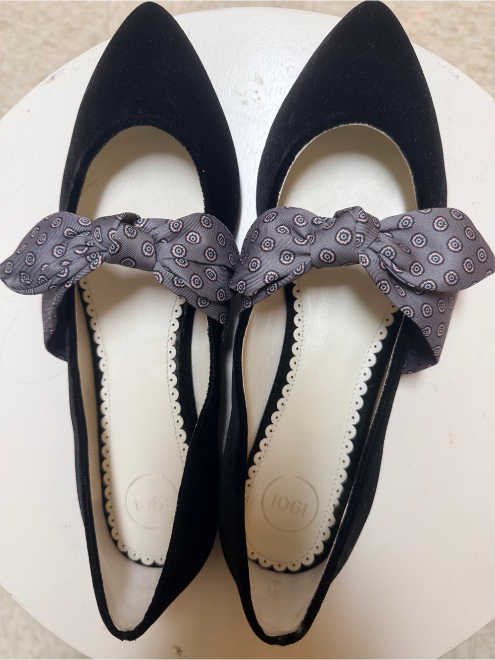1901 Black Pointed Flats with Gray Patterned Bow Accent